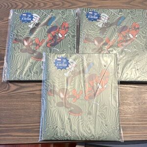 Marvel Spider-Man Green and Red Folder Set